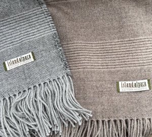 Island Alpaca Pixel throws Grey & Fawn M